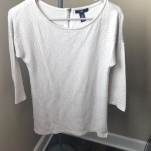 White zip up half long sleeve shirt